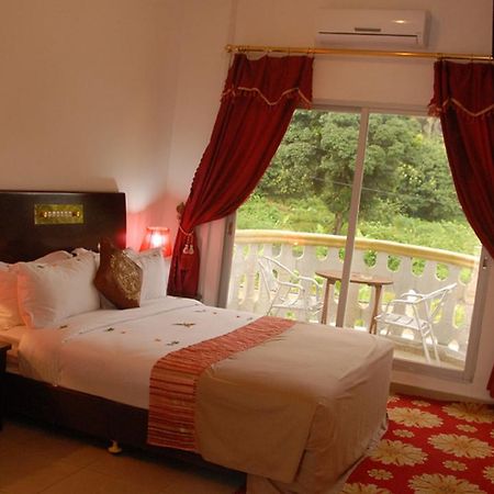 Karthala International Hotel Chindini Exteriör bild