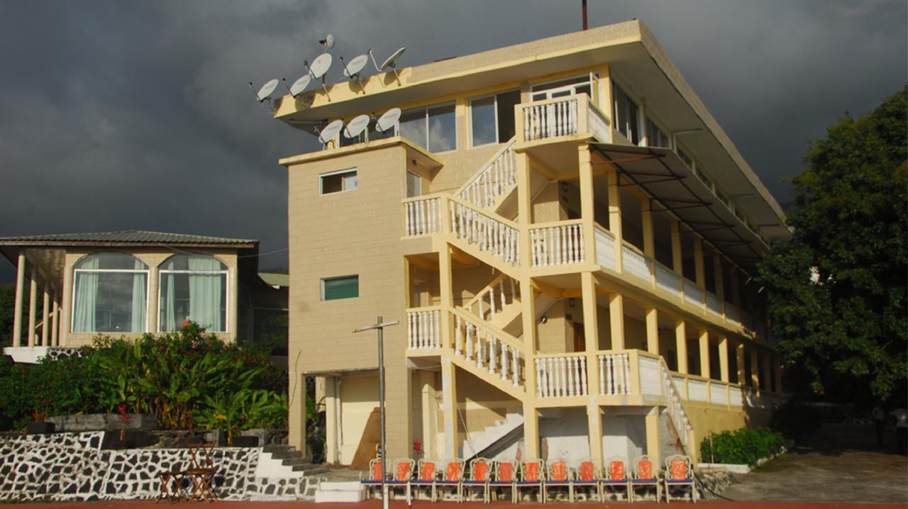 Karthala International Hotel Chindini Exteriör bild